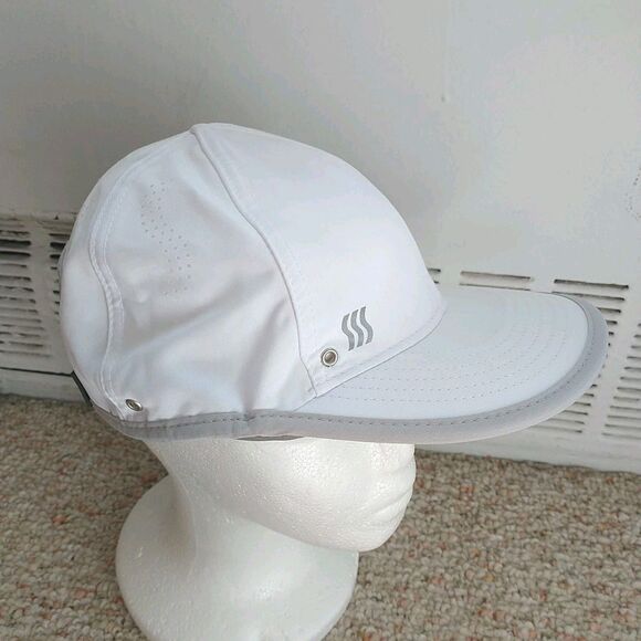 SAAKA Featherlight Quick Drying Womens Hat OS White Running Tennis Golf - Picture 1 of 9